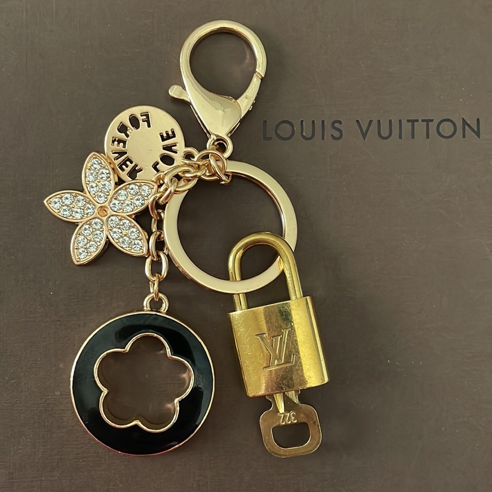 Authentic Louis Vuitton Lock And Key Set 322 padlock  & Unbranded Charms